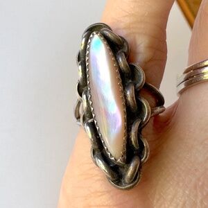 Oval Shell Ring Size 6 1/2, MOP Silver 1970s